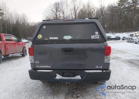 2013 Toyota Tundra Grade 4.6L V8 z USA, uszkodzony, nr VIN 5TFUM5F11DX044489